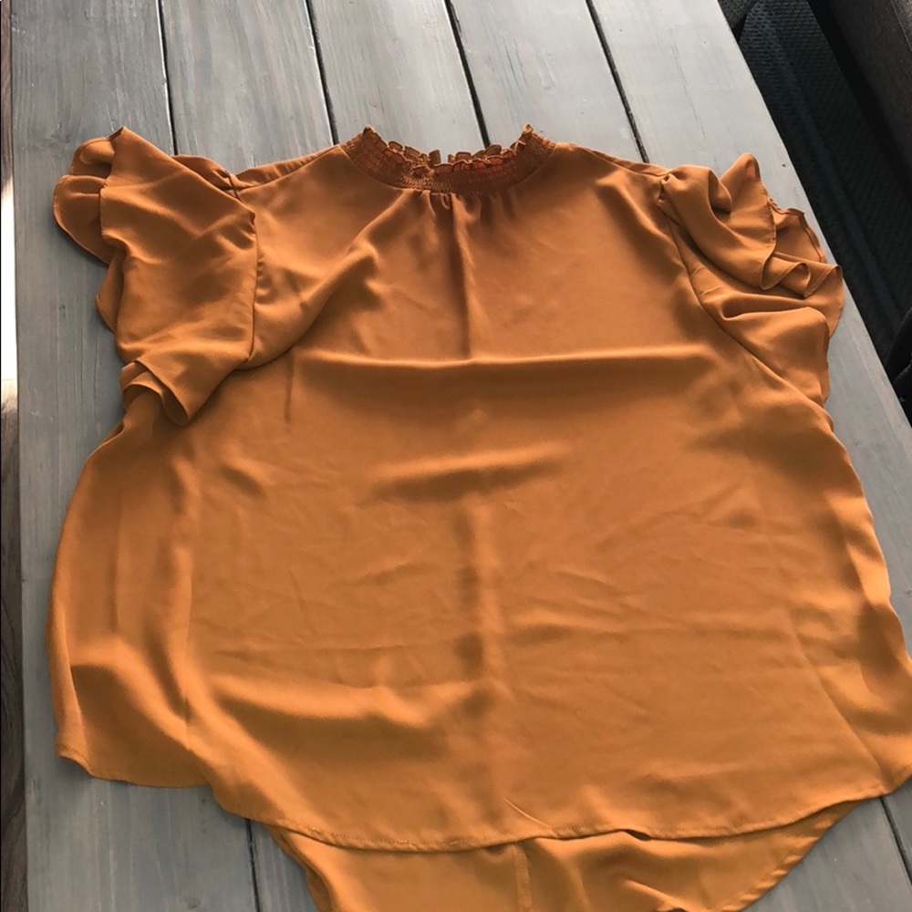 Flutter sleeve key hole back top Size XL
